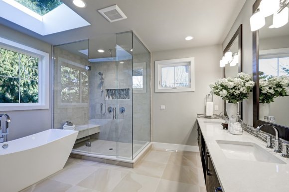 Installation de salle de bain avec douche à l’italienne